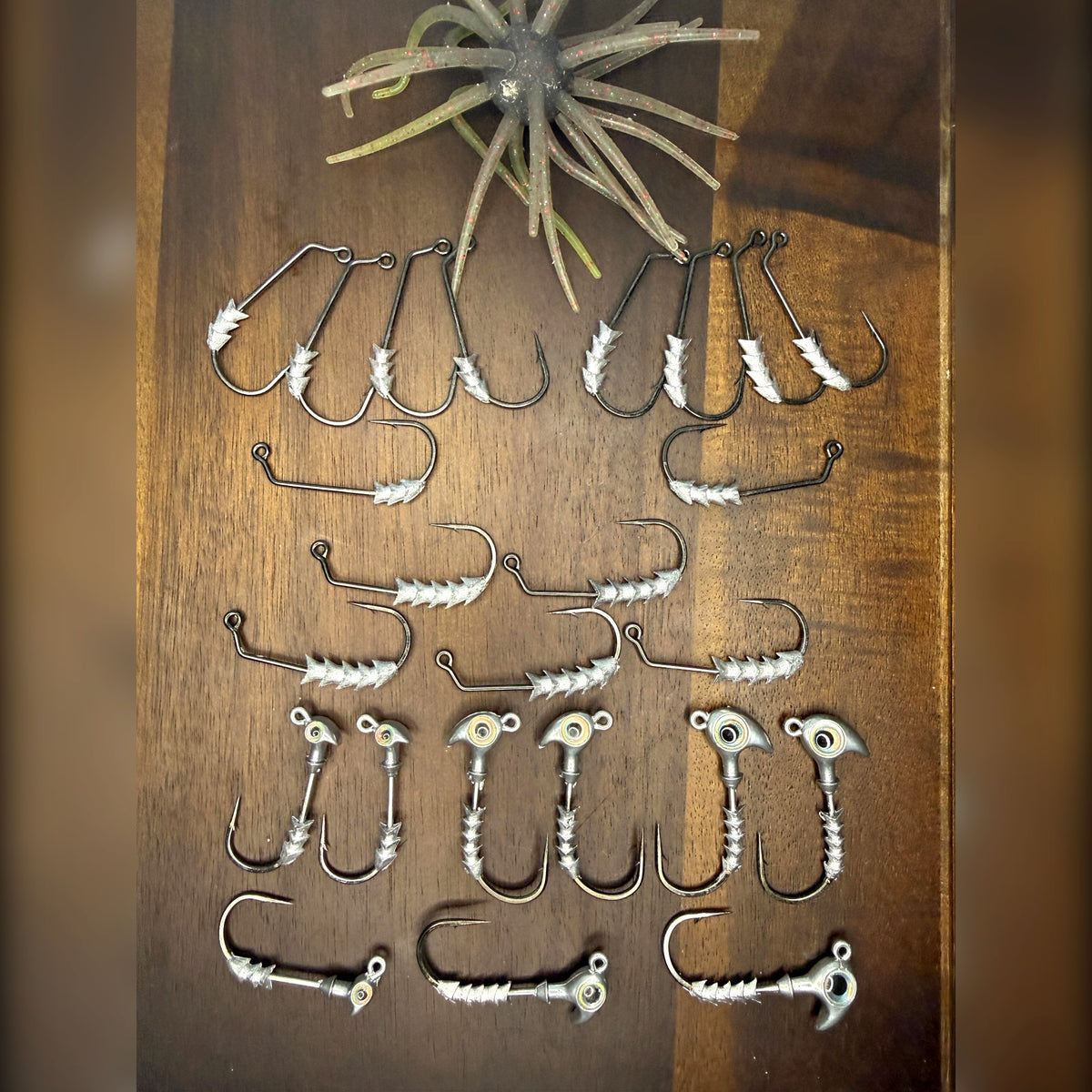 Hover rig kit with a Coike-style TPE soft plastic rigged, showing all 24 hooks and jig heads